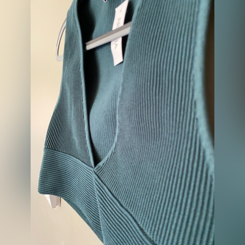 NWT ARTIZIA x BABATON Sculpt Knit Deep V Neck Green Tank Size Large - Picture 5 of 10